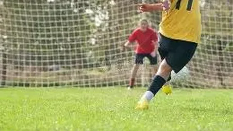 马可娇妻分享宝宝满月美照，夫妻携手共度欢乐时光